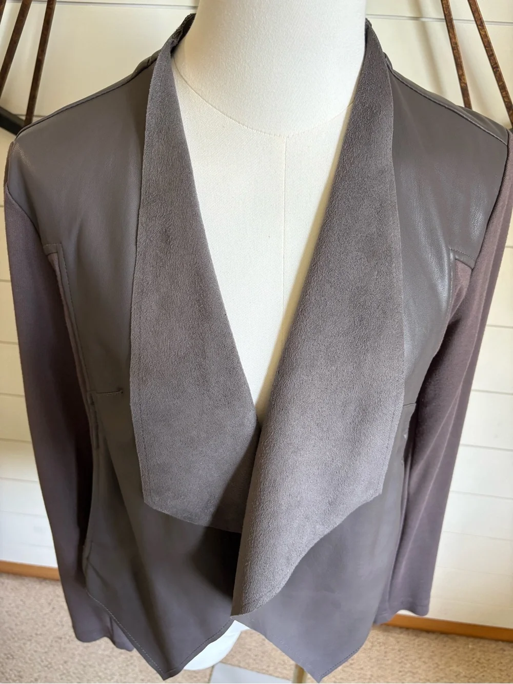 Edyson Pewter Waterfall Open-Front Faux Leather & Suede Jacket w Snap Cuffs Sz M - Picture 6 of 11